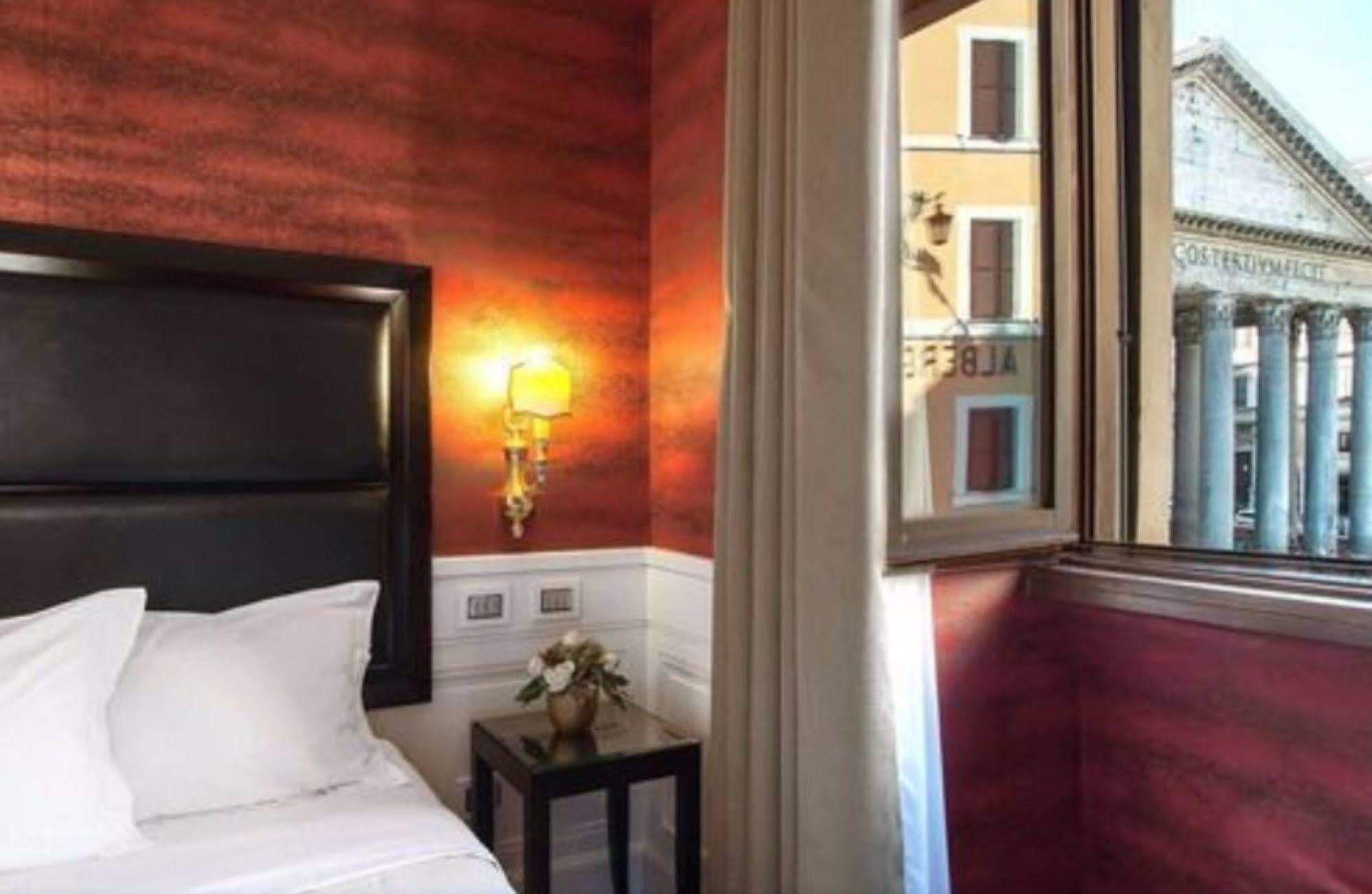 ホテル アルベルゴ デル セナート ローマ エクステリア 写真